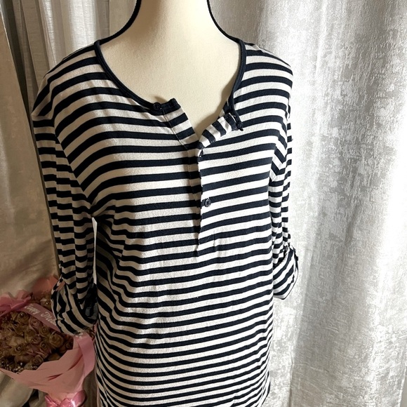 H&M Black and White Button Down Shirt with 3/4 Sleeves - Picture 1 of 9